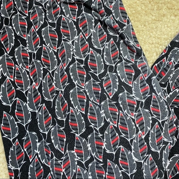 LulaRoe Women’s One Size Black, Red & Gray Feather Print Leggings - Picture 2 of 7